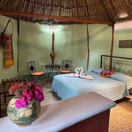 The Pickled Onion B&B And Restaurant Uxmal Santa Elena Buitenkant foto