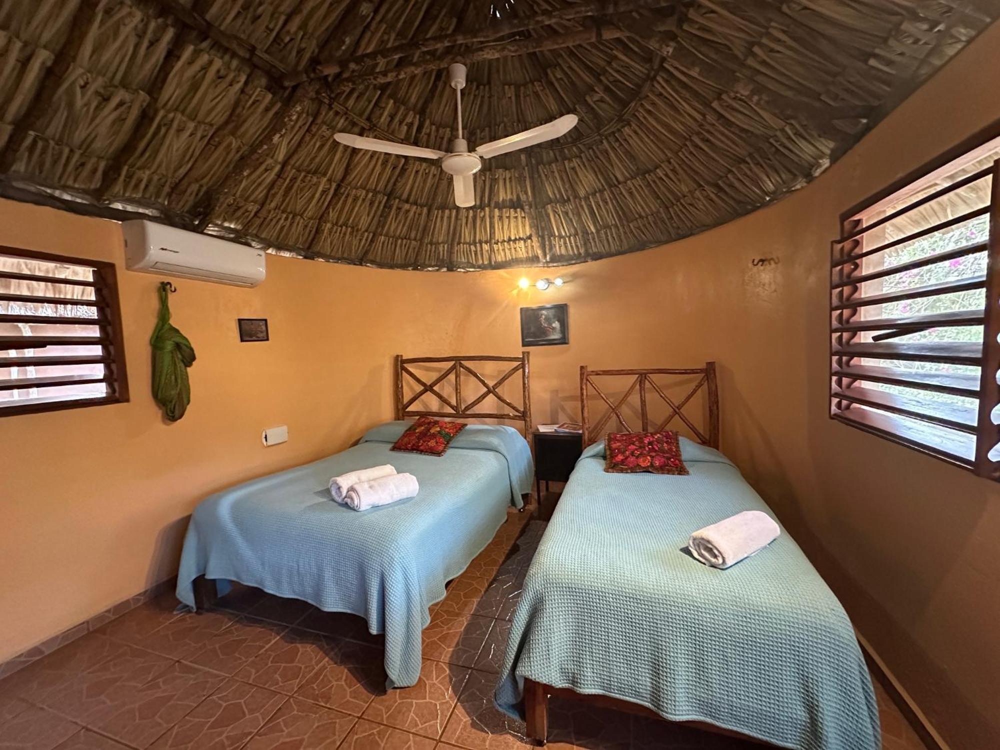 The Pickled Onion B&B And Restaurant Uxmal Santa Elena Buitenkant foto