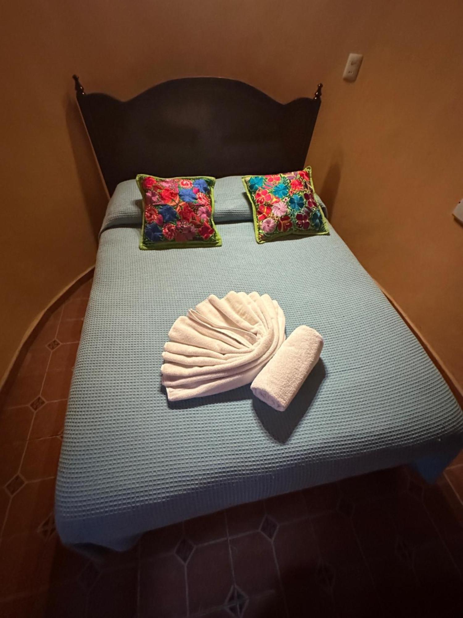 The Pickled Onion B&B And Restaurant Uxmal Santa Elena Buitenkant foto