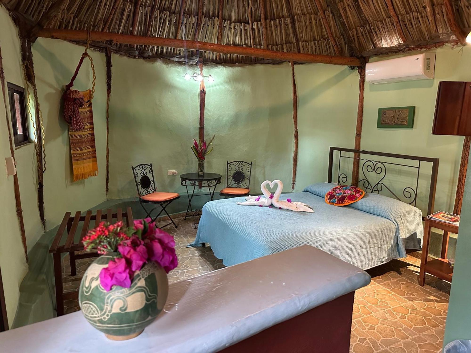 The Pickled Onion B&B And Restaurant Uxmal Santa Elena Buitenkant foto